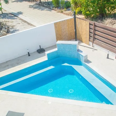 Ayia Triada Four Bedroom וילה
